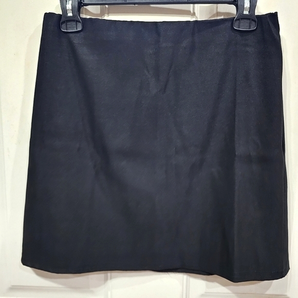 NWT PrettyLittleThing Black Stretch Woven Basic High Rise Micro Mini Skirt - Picture 2 of 6